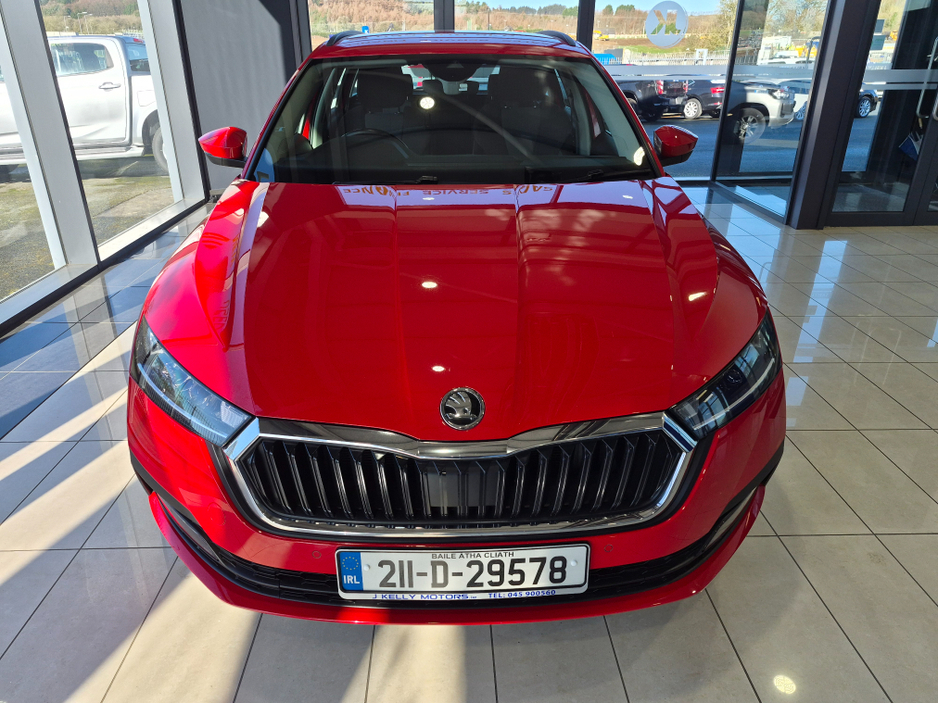 2021 Skoda Octavia - image 2