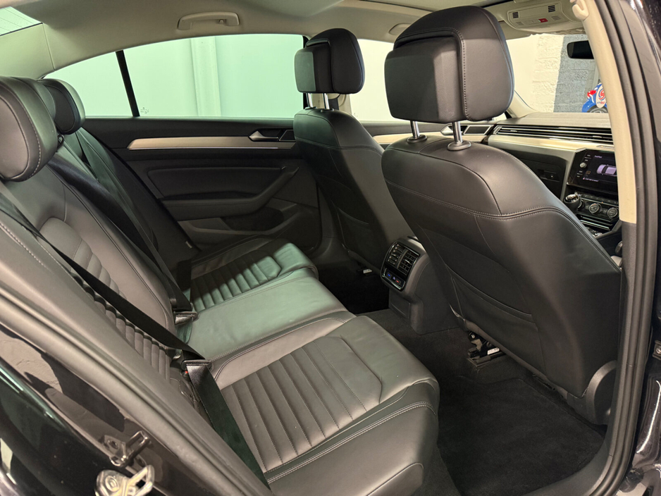 2019 Volkswagen Passat - image 9