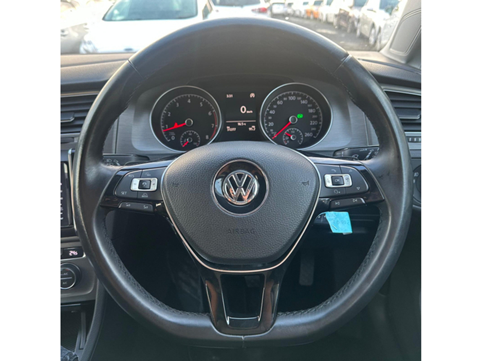 2013 Volkswagen Golf - image 17