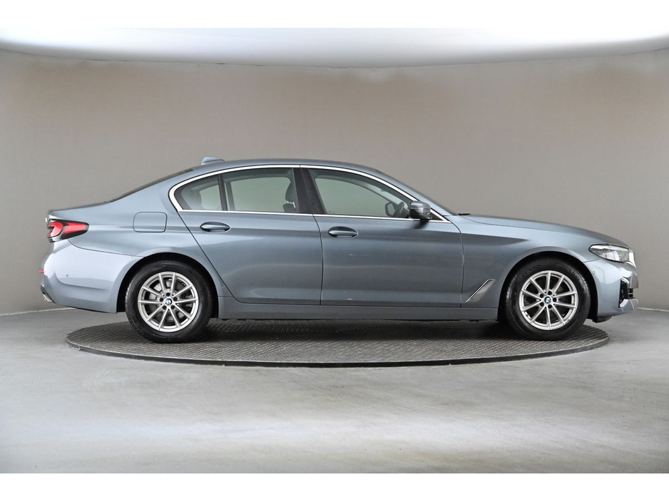 2022 BMW 5 Series - image 11