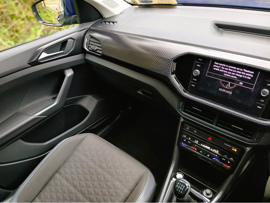 2023 Volkswagen T-Cross R-LINE 1.0 TSI MANUAL 6SPEED FWD 110 110HP 5 €26,000