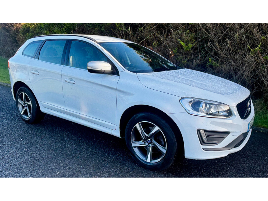 2015 Volvo XC60 D4 (190hp) FWD R-DESIGN €9,750