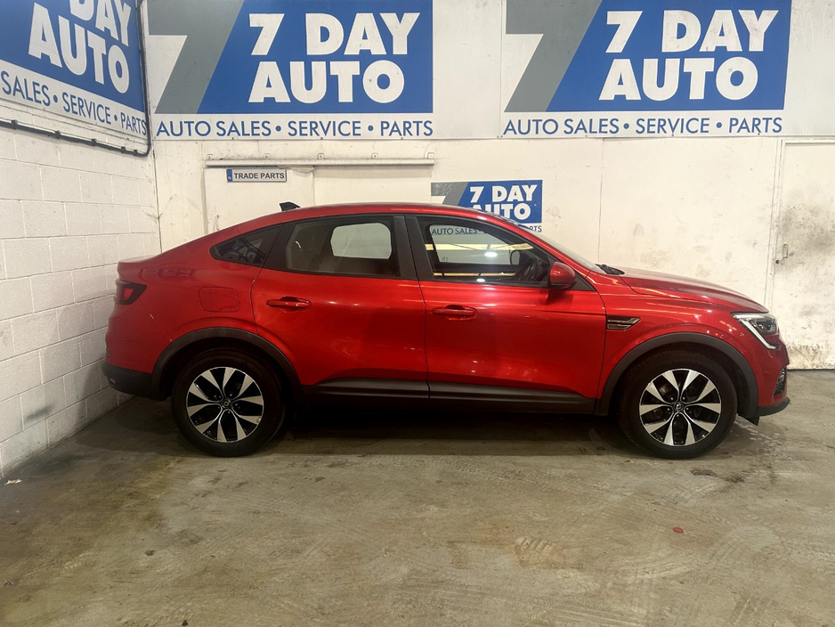 2022 Renault Arkana - image 3