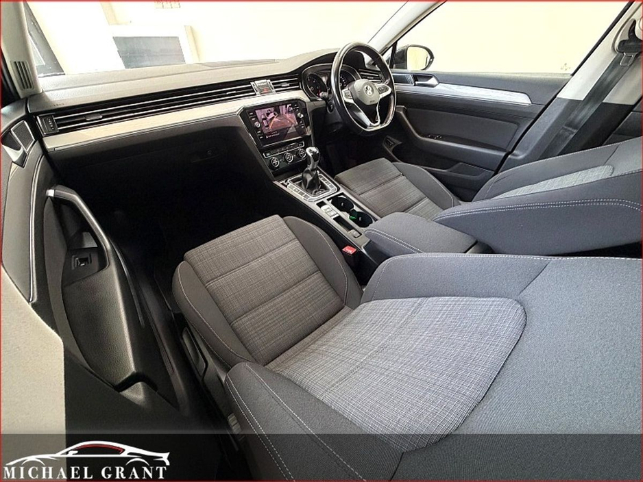 2020 Volkswagen Passat - image 20