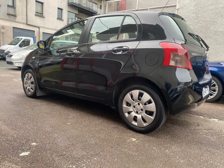 2008 Toyota Yaris - image 7