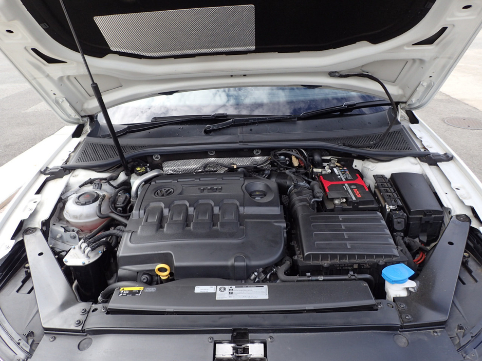 2020 Volkswagen Passat - image 8