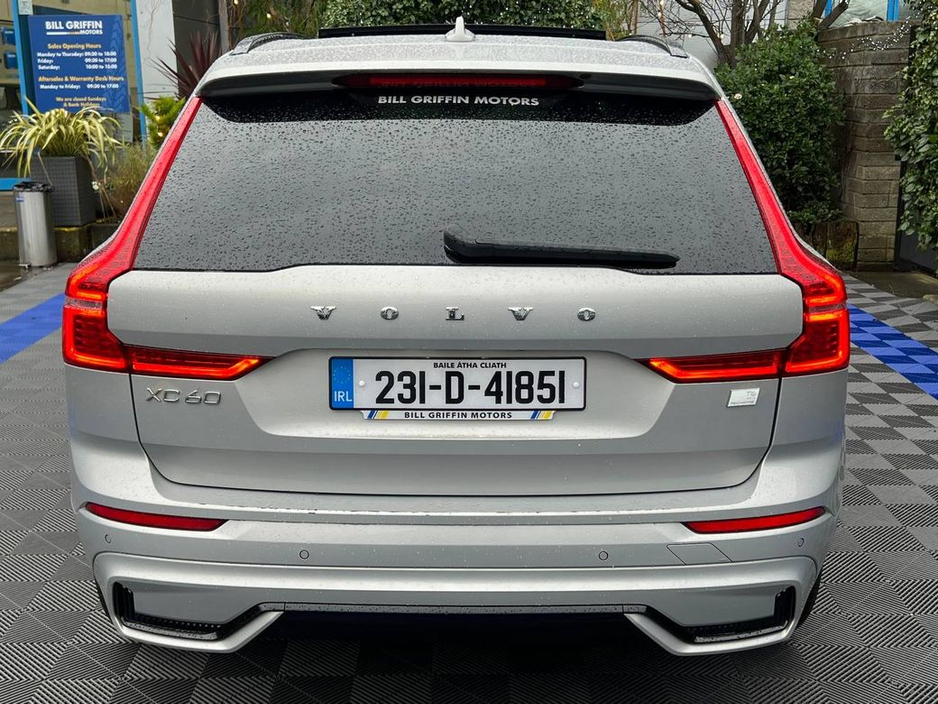 2023 Volvo XC60 T6 PLUS DARK AWD 2.0 HYBRID // OPENING PAN ROOF // HEATED LEATHER SEATS // APPLE CARPLAY/ANDROID AUTO €39,900