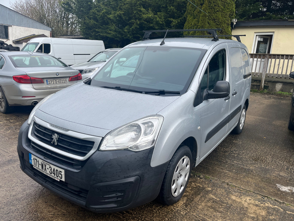 2017 Peugeot Partner - image 2