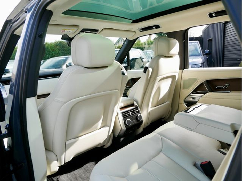 2025 Land Rover Range Rover - image 12