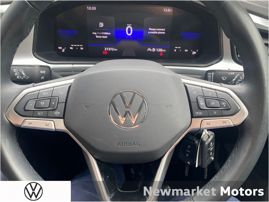 2023 Volkswagen T-Roc - image 28