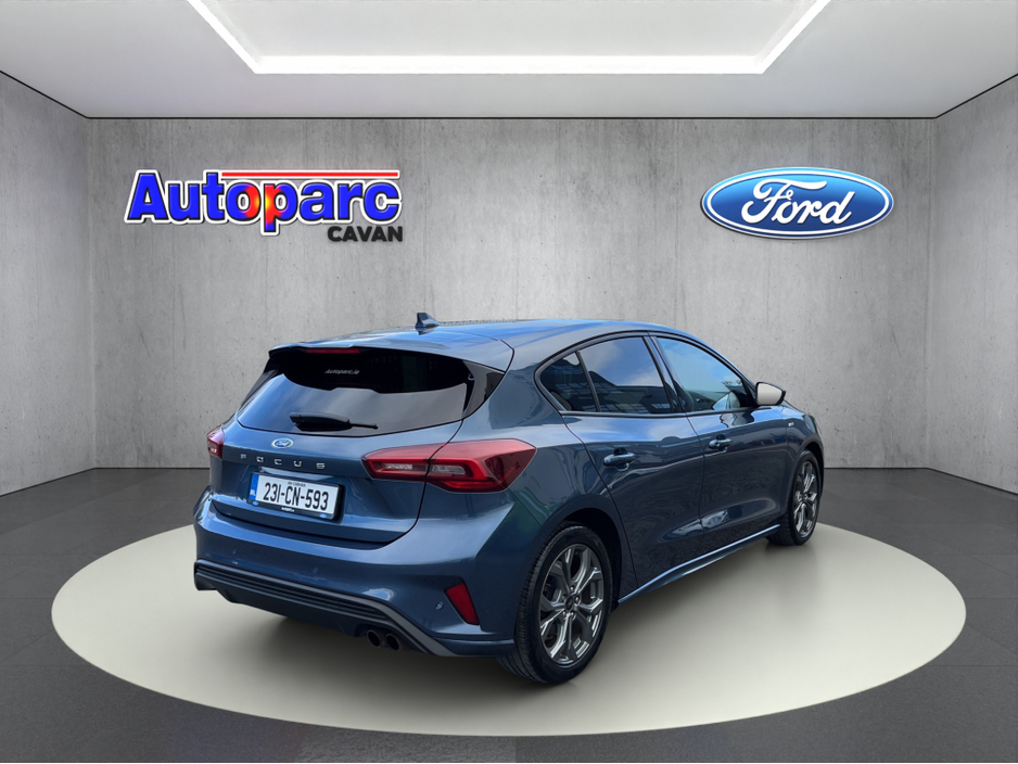 2023 Ford Focus - image 3
