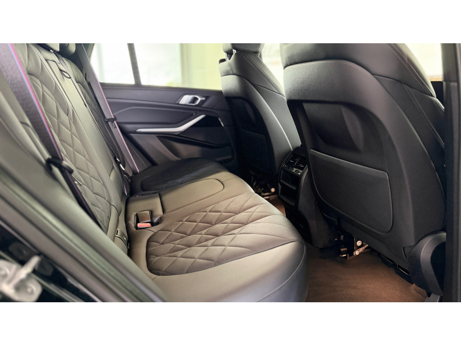 2024 BMW X5 - image 8