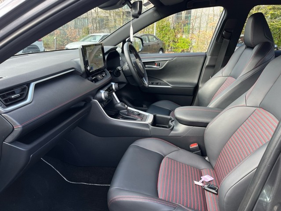 2025 Toyota Rav4 - image 6