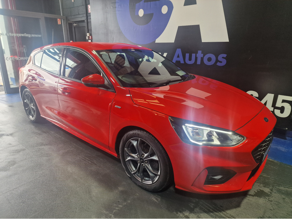 2019 Ford Focus - image 9