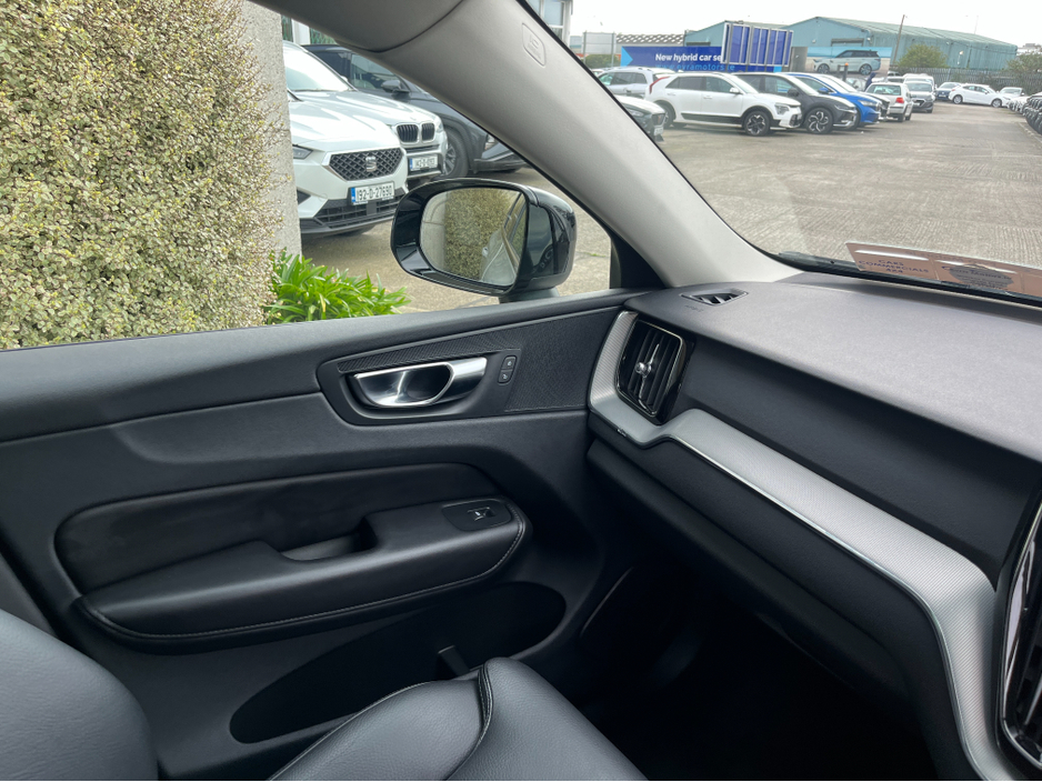 2023 Volvo XC60 - image 17