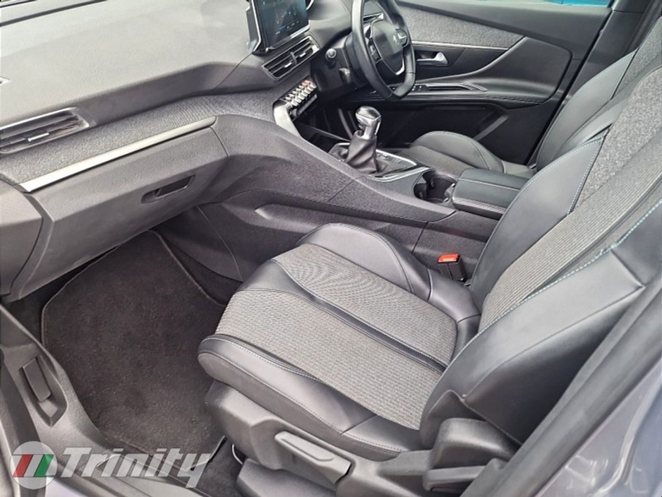 2022 Peugeot 3008 - image 6