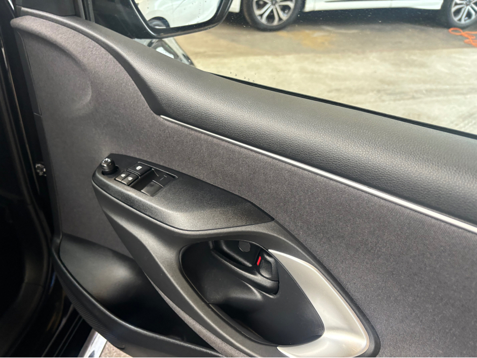 2023 Toyota Yaris - image 18