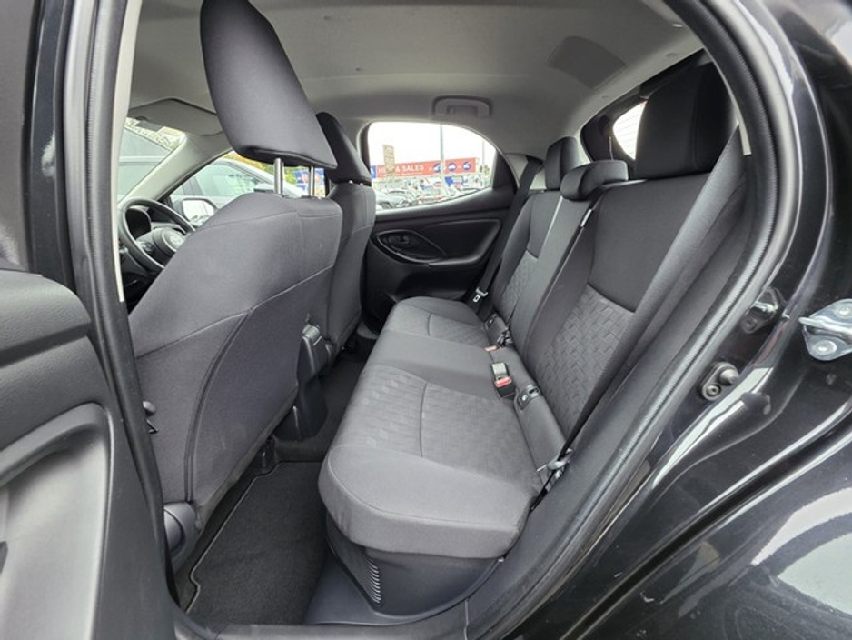 2022 Toyota Yaris - image 7