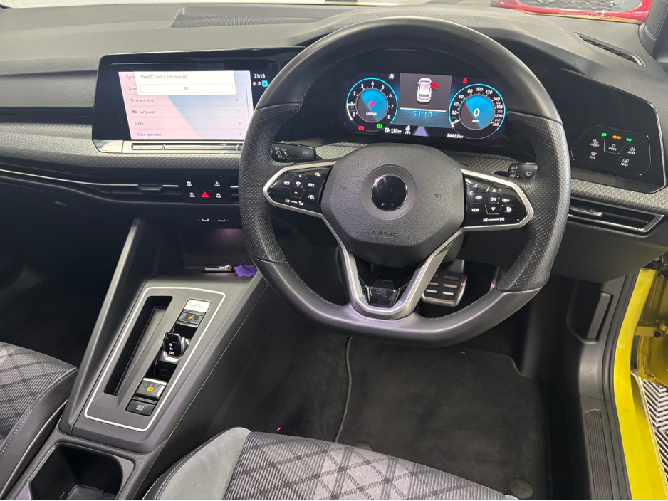 2021 Volkswagen Golf - image 10