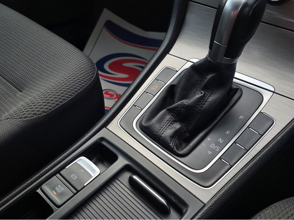 2016 Volkswagen Golf - image 16