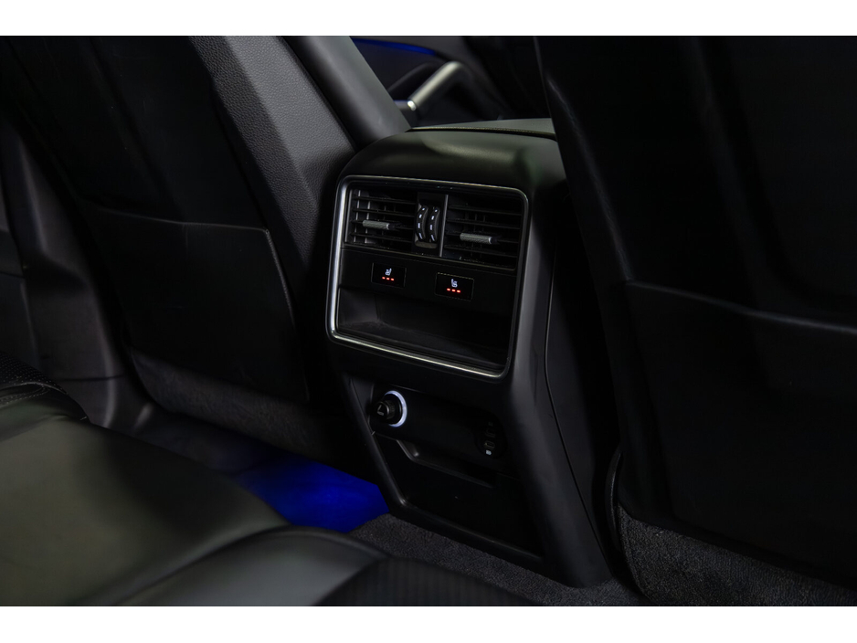 2020 Porsche Cayenne - image 15