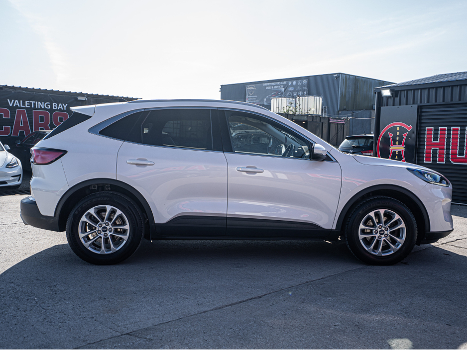 2020 Ford Kuga - image 14