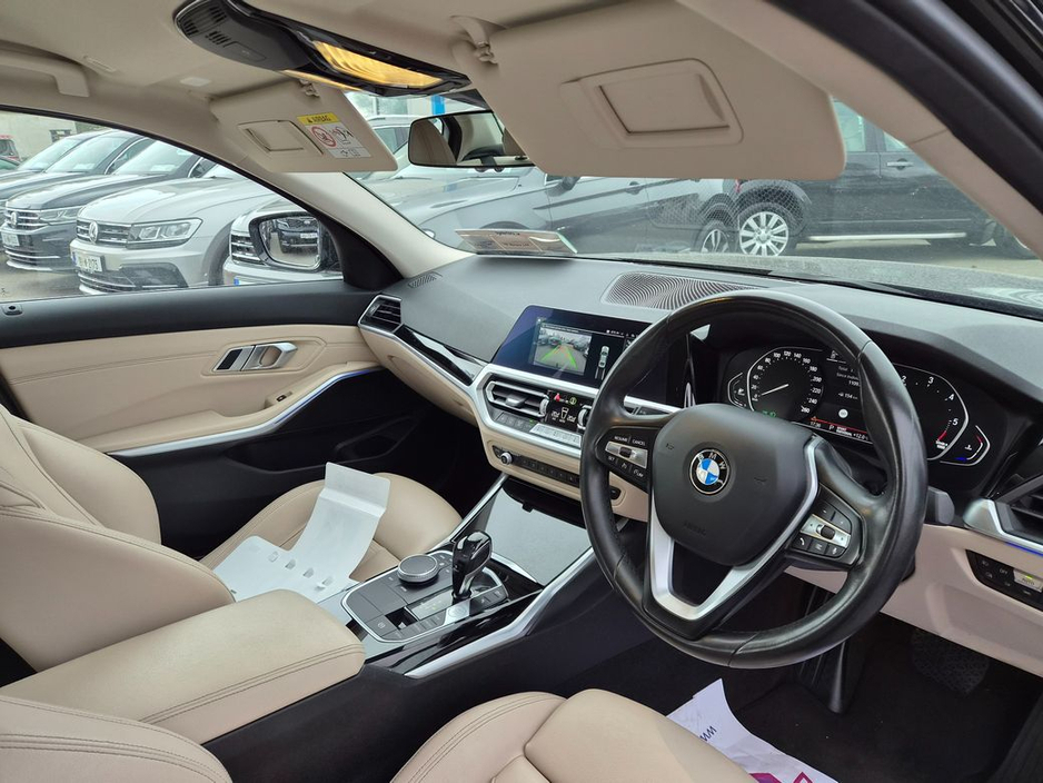 2021 BMW 3 Series - image 4