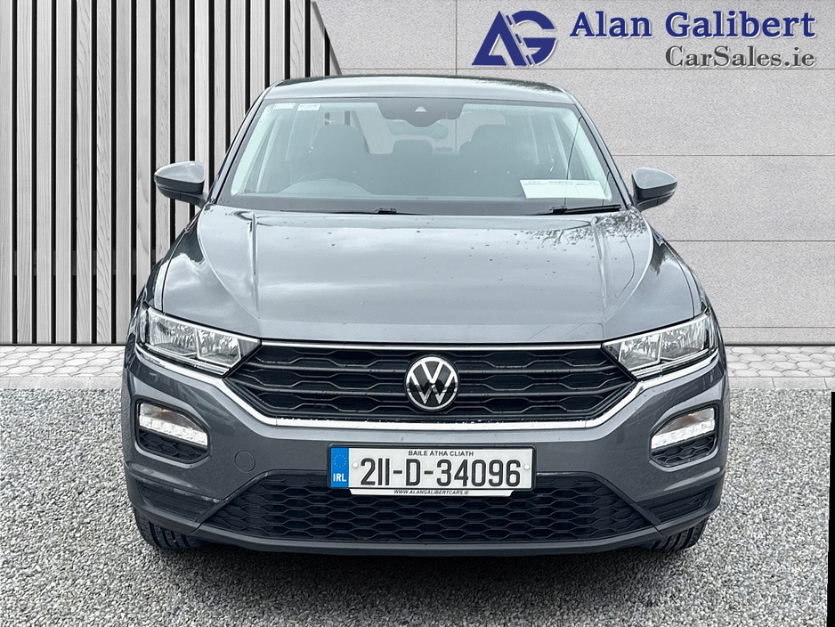 2021 Volkswagen T-Roc - image 4