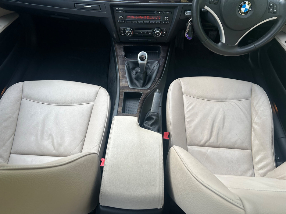 2011 BMW 3 Series - image 15