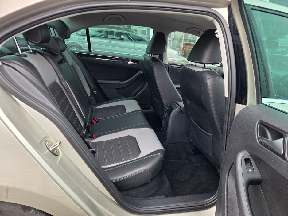 2016 Volkswagen Jetta HIGHLINE 2.0 TDI MANUAL 5SPEED 110BHP 4DR €8,990