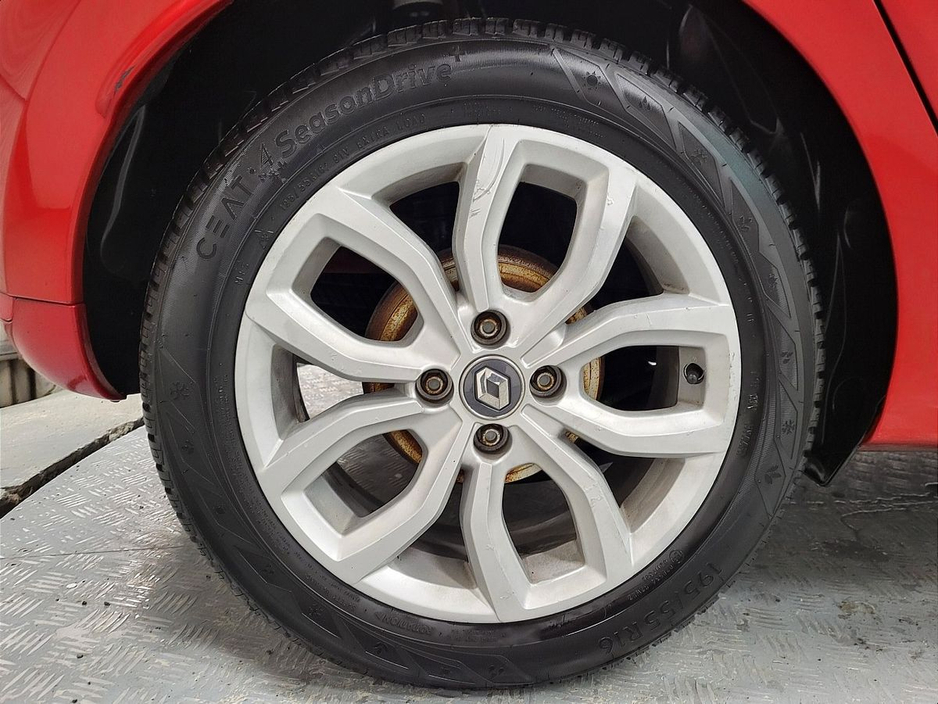 2019 Renault Clio - image 11