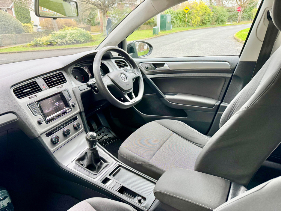 2015 Volkswagen Golf - image 18