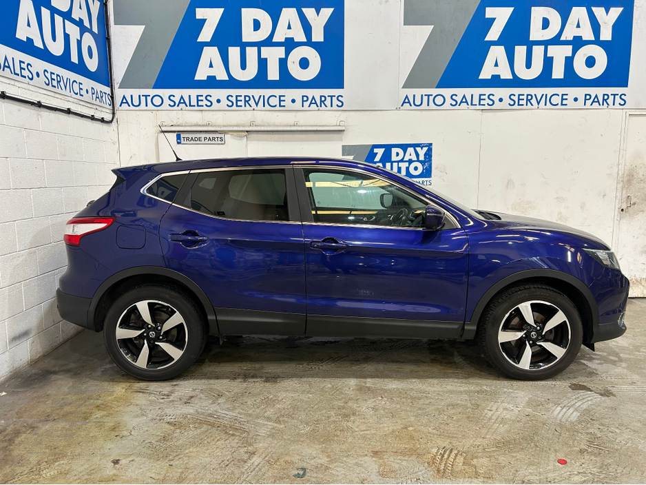 2015 Nissan Qashqai - image 3