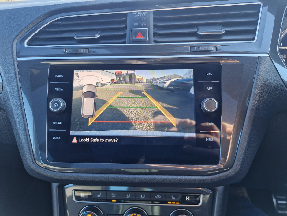 2018 Volkswagen Tiguan - image 13