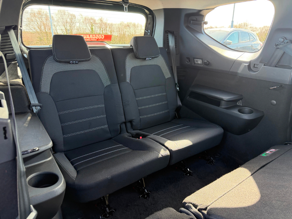 2022 Dacia Jogger - image 10