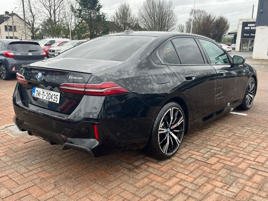 2024 BMW 5 Series - image 3