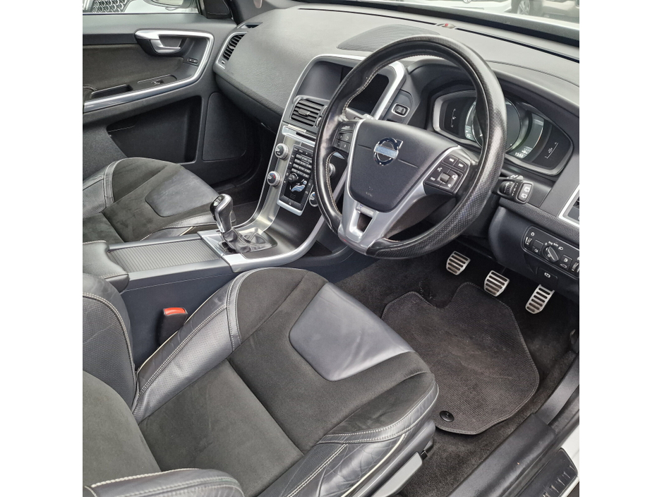 2015 Volvo XC60 D4 (181hp) FWD R-Design €10,950