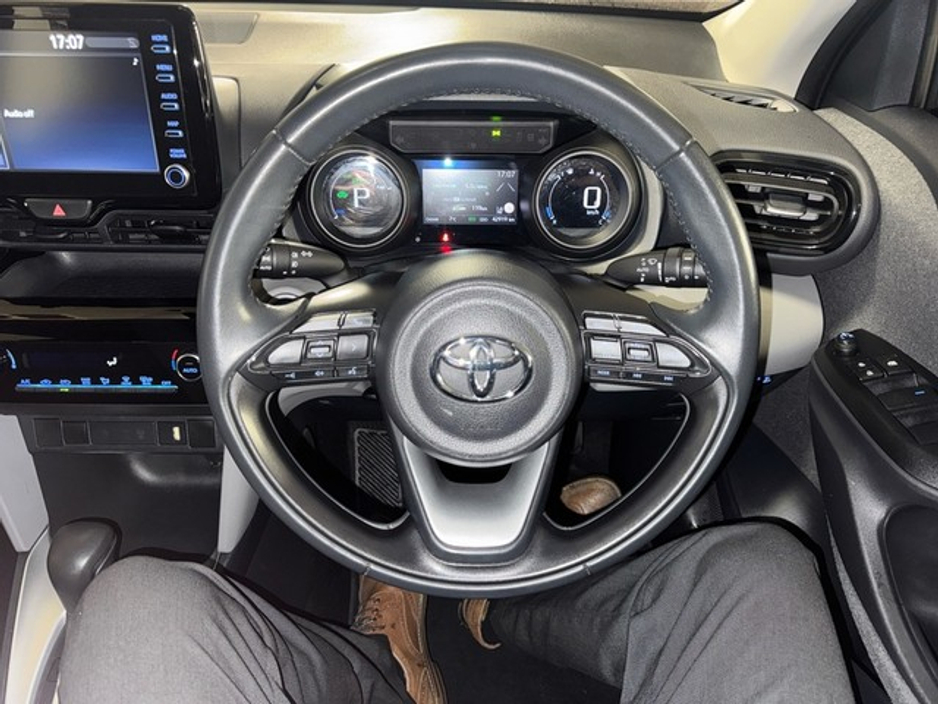 2022 Toyota Yaris Cross LUNA HYBRID AUTOMATIC // REAR CAMERA // AIR CON // SMART ENTRY/SMART START // TOYOTA SAFETY SENSE // FULL WARRANTY €25,945