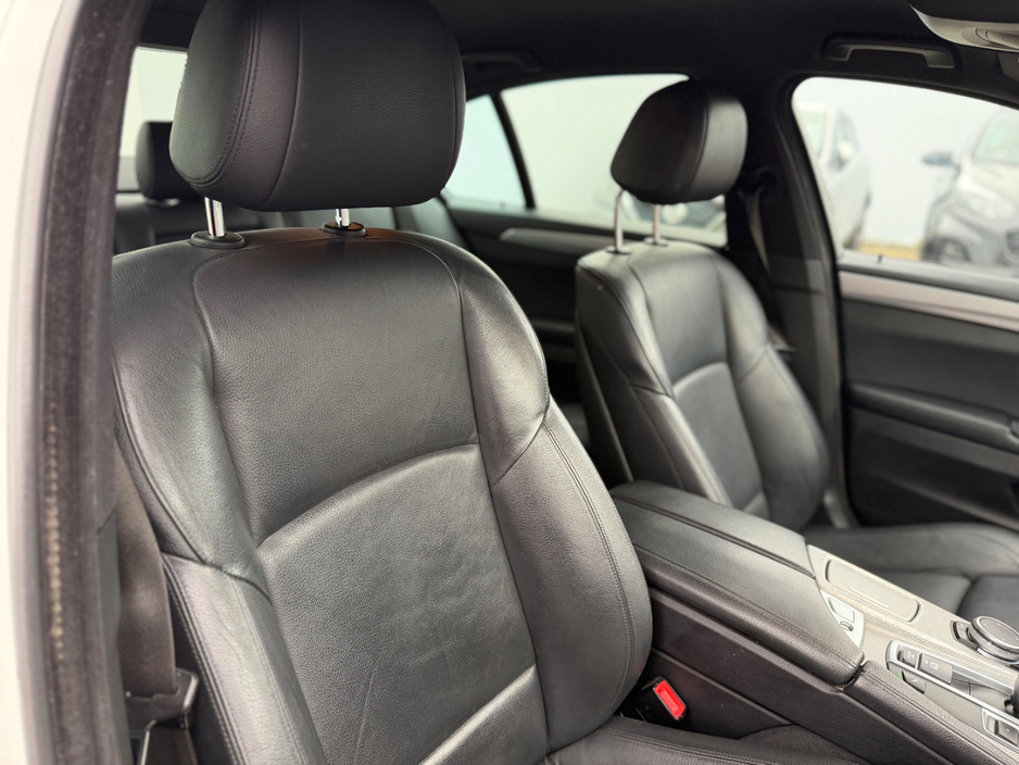 2016 BMW 5 Series - image 12