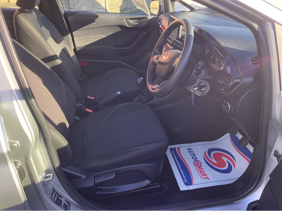 2022 Ford Fiesta - image 9