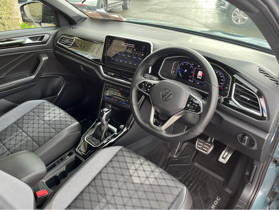 2023 Volkswagen T-Roc - image 15