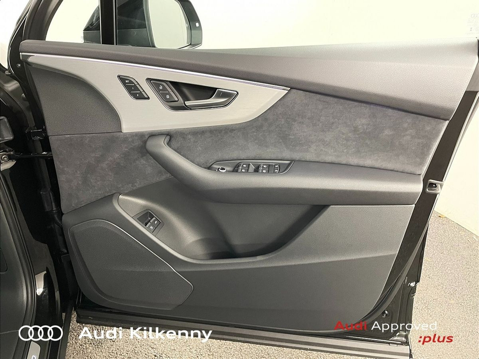2026 Audi Q7 55 TFSI E Q S LINE €104,900