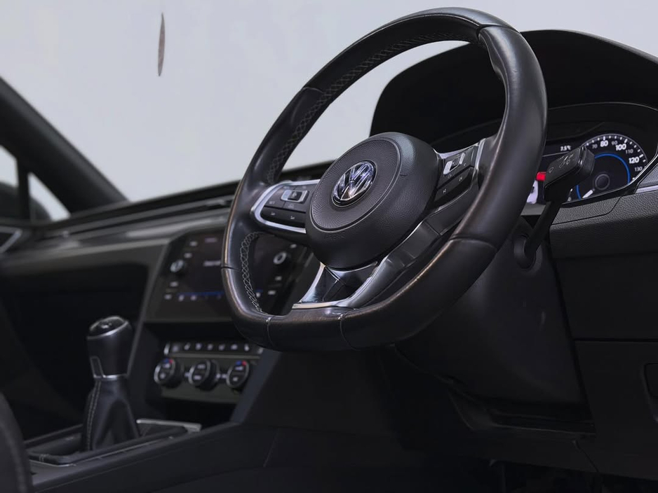 2018 Volkswagen Passat - image 10