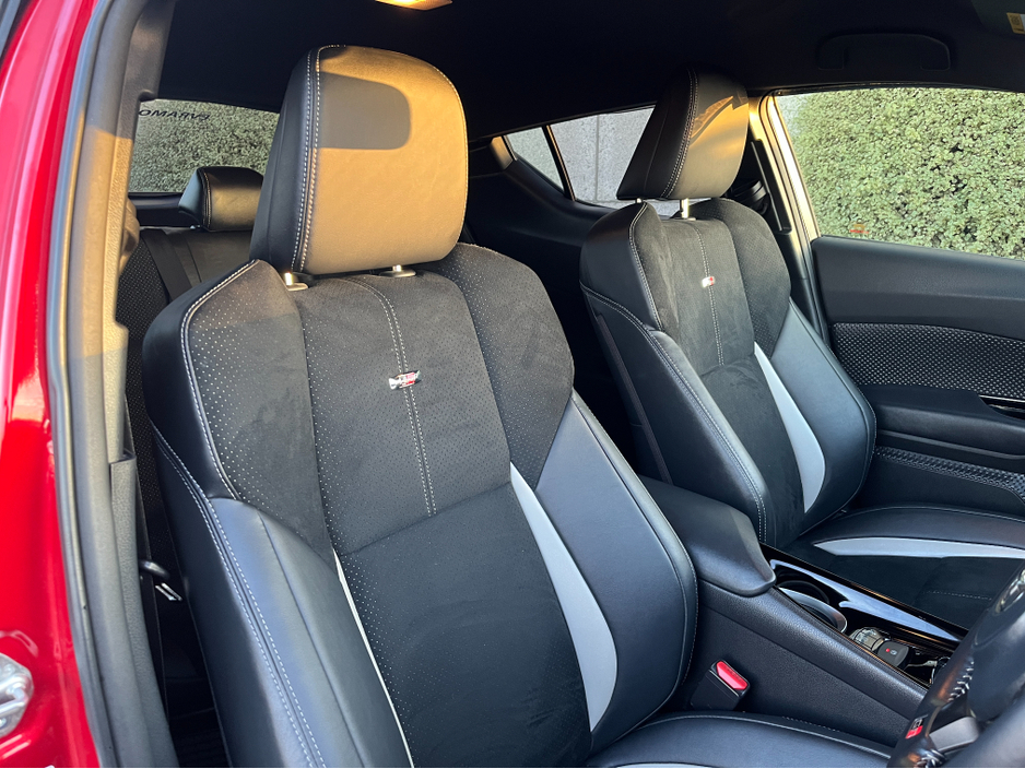 2020 Toyota C-HR GR SPORT AUTOMATIC HYBRID 1.8 PETROL //MASSIVE SPEC//HALF LEATHER HEATED SEATS//360 PARKING CAMERAS//KEYLESS ENTRY//LOW MILES// €24,950