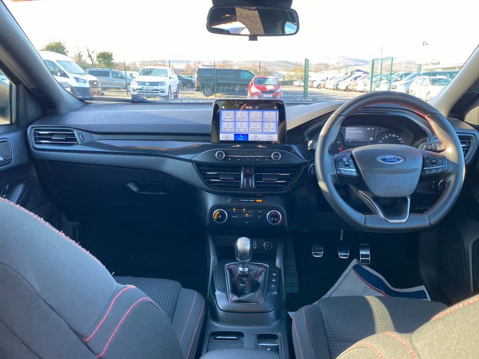 2020 Ford Focus - image 9