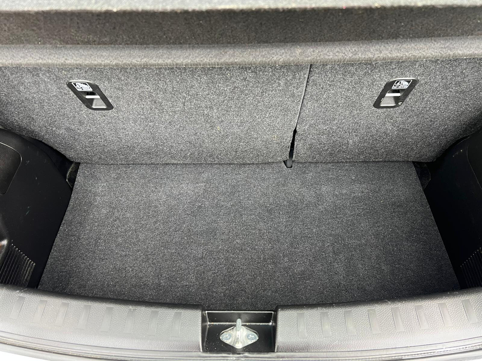 2016 Suzuki Swift - image 6