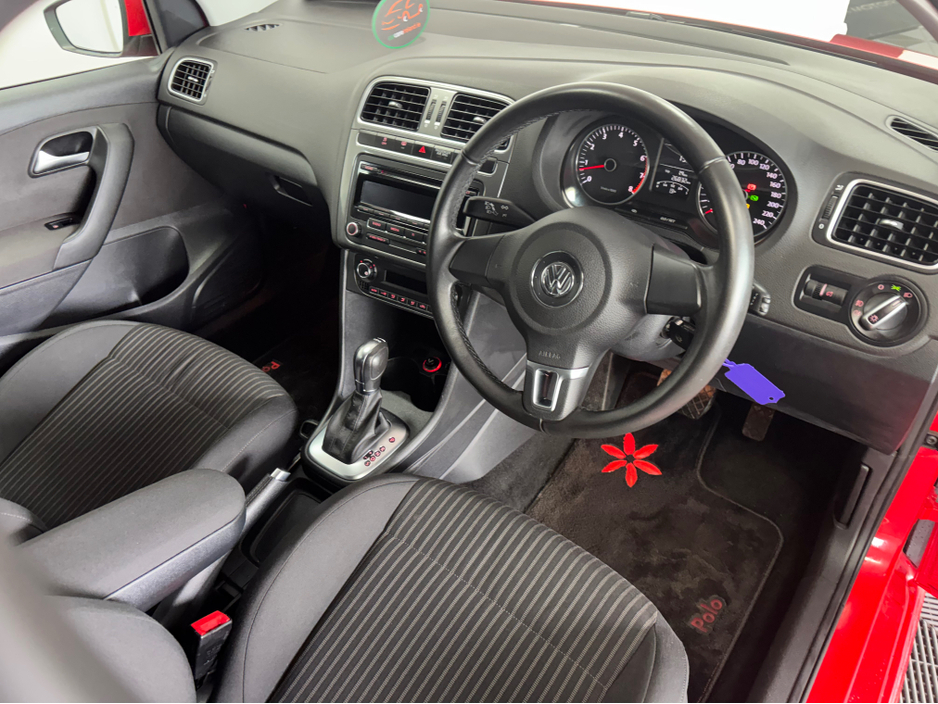 2012 Volkswagen Polo - image 7