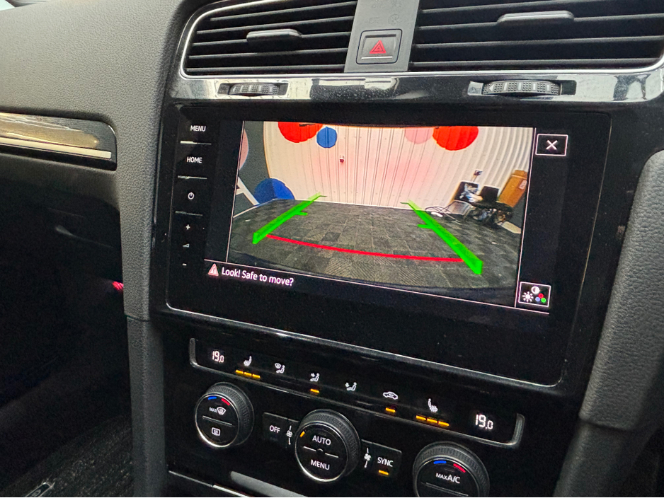 2018 Volkswagen Golf - image 10