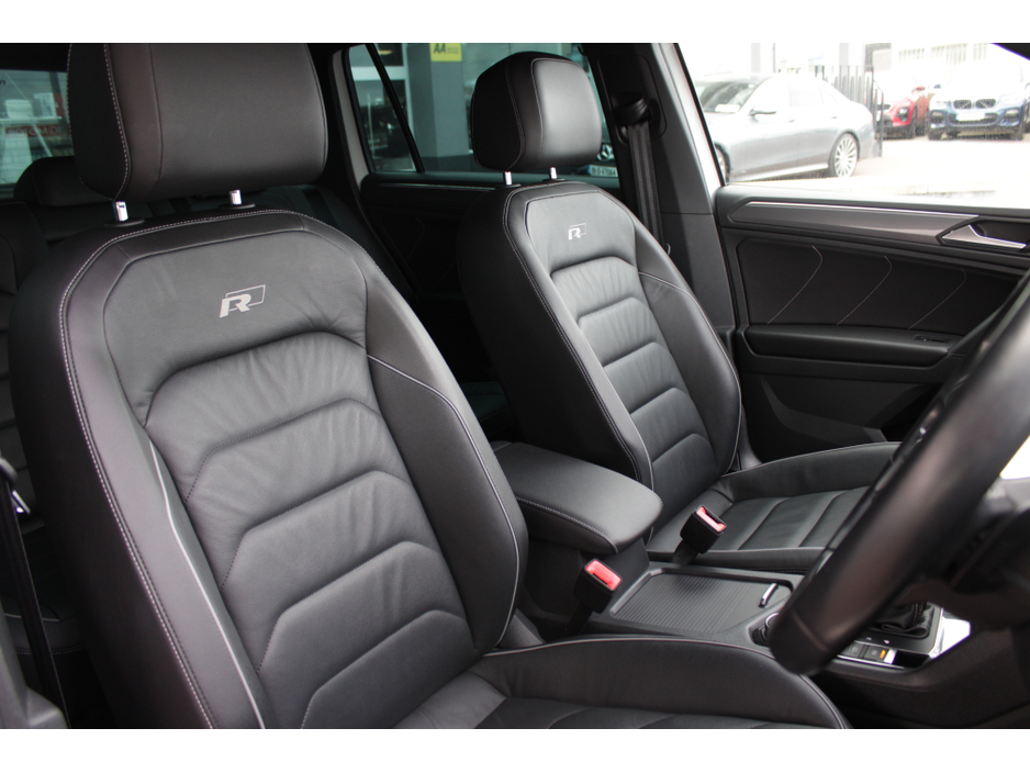 2018 Volkswagen Tiguan - image 12