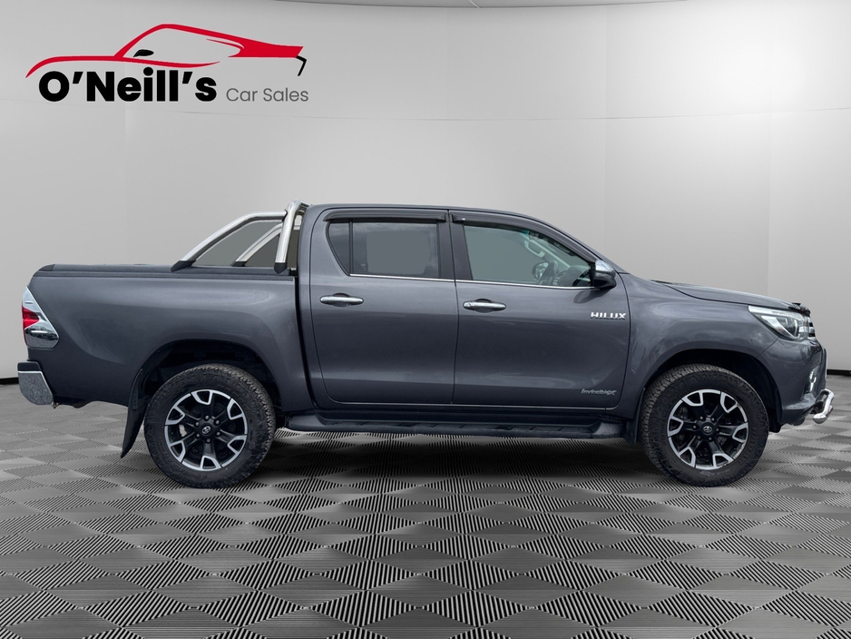 2018 Toyota Hilux - image 2